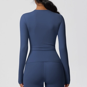 Ensemble de yoga brossé bleu marine à manches longues avec legging de compression
