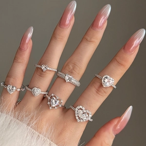 Exquisite S925 sterling silver heart ring with white zircon stones on female hand