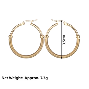 Detail view of 3.5cm gold hollow earrings showing size and weight measurement
