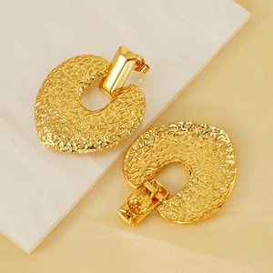 Boucles d'oreilles cœur en acier inoxydable doré avec texture martelée style vintage