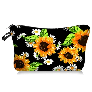Détail de la trousse à maquillage florale avec motifs tournesols et fermeture éclair