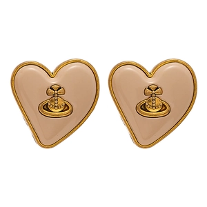 Boucles d'oreilles Saturne cœur en résine beige et finition dorée sur fond blanc