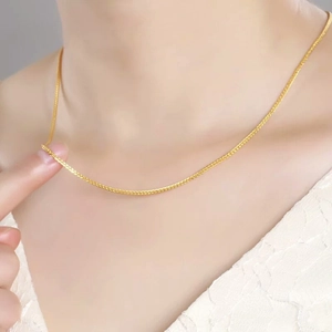 Elegant s925 silver Chopin chain necklace in gold finish worn on a female model