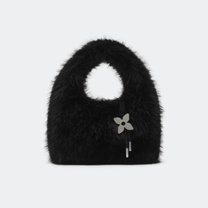 Petit sac à main noir en peluche avec poignée ronde et pendentif fleur argentée