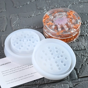 Vista macro di stampi in silicone per smerigliatrice in resina con denti di macinazione