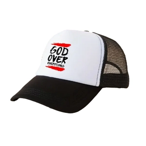 Casquette trucker imprimée God Over Everything en noir et blanc avec maille respirante
