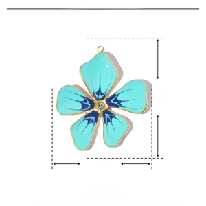 Detailed specs of stainless steel flower pendant with enamel and dimensions 39x32mm