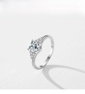 Close-up of S925 sterling silver ring with heart-shaped zircon and brilliant side stones