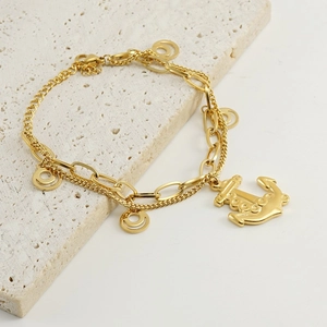 Bracelet double couche en acier doré avec pendentif ancre et anneaux ajourés chic