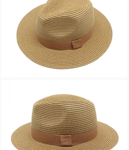 Dettaglio di cappello panama in paglia intrecciata con nastro decorativo marrone e fibbia