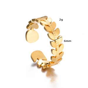 Detail showing 6mm wide gold clover leaf open ring weighing 2g with textured finish