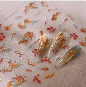 Macro-opname van nagelstickers in nieuwe Chinese stijl met fenikstotems en gouden bloemen