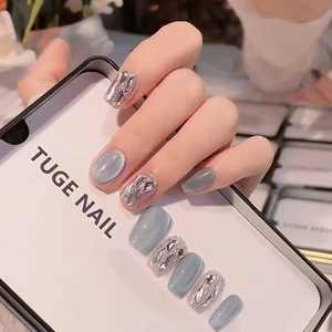 Faux ongles faits main œil de chat gris avec paillettes argentées de forme carrée