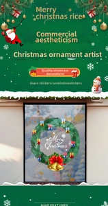 Détail d'un autocollant de fenêtre couronne de Noël avec nœud rouge et cloches