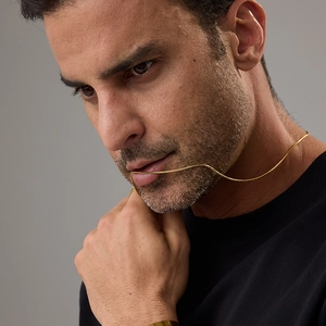 Close-up of a 55cm golden stainless steel snake chain worn on a model neck