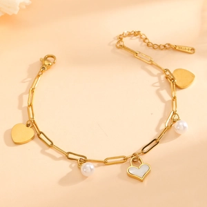 Gold paperclip chain bracelet featuring heart charms and white pearls in stainless steel