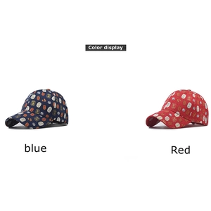 Casquettes de baseball vintage en bleu et rouge avec imprimés graphiques traditionnels