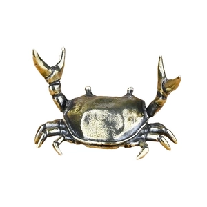 Vintage style brass crab figurine with realistic carved details for desktop decoration