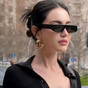 Fashionable rectangle sunglasses for women with wide frames for outdoor UV protection
