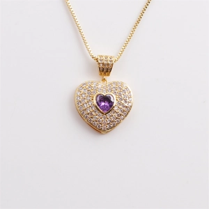 Collier doré avec pendentif cœur violet et zircons étincelants pour femmes