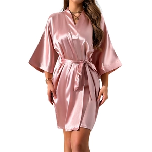 Rosafarbener Satin-Kimono-Bademantel für Damen mit Bindegürtel und seidiger Textur