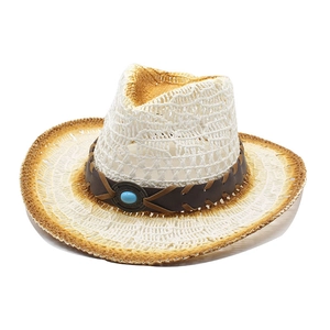Cappello da cowboy in paglia traforata con fascia in pelle turchese e tesa sfumata