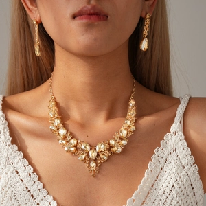 Luxurious champagne teardrop crystal necklace and earring set for women's elegant formal wear