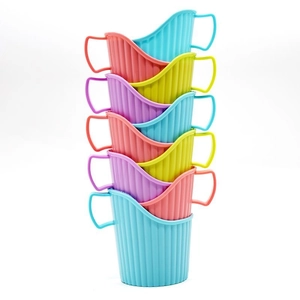 Porte-gobelets colorés en plastique pour gobelets jetables avec poignées isolantes
