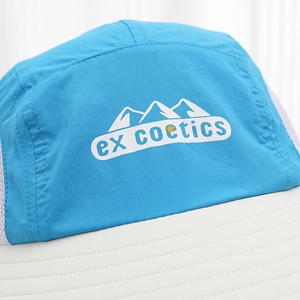 Cappello parasole azzurro per bambini con tesa larga e rete laterale traspirante