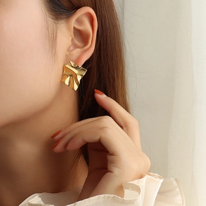 Orecchini A Perno Quadrati Irregolari Acciaio Inossidabile Placcato Oro 18K Texture Metallica Minimalista Donna