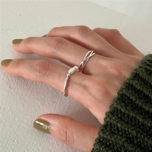 925 sterling silver irregular pearl ring set with wrap design on woman hand