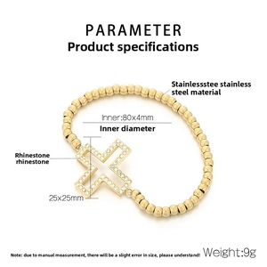 Détail du bracelet à perles dorées avec pendentif croix et dimensions du produit