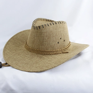 Détail d'un chapeau de cow-boy kaki montrant la texture paille, la bande et le cordon