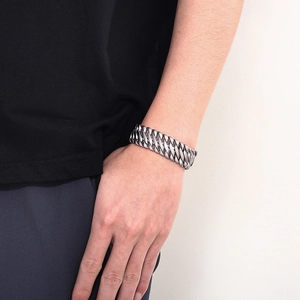 Bracelet géométrique large en acier inoxydable pour homme avec finition argent vintage