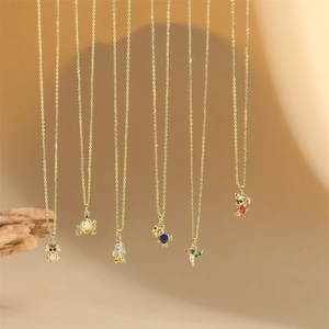 Collier Pendentif Animal en Cuivre Plaqué Or avec Zirconia pour Femme Mignon Ours Colibri Carrosse Citrouille Bijoux