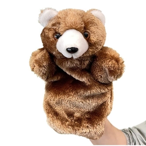 Détail macro d'une marionnette à main ours en peluche marron doux pour conter des histoires