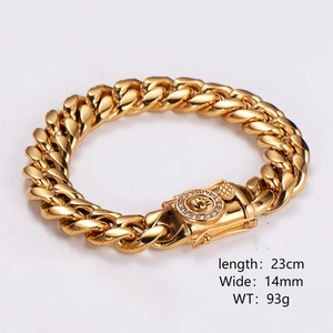 Détail du fermoir tête de lion doré sur bracelet gourmette dimensions 23cm x 14mm