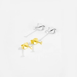 Close-up of S925 sterling silver heart studs in gold and silver finishes on white background
