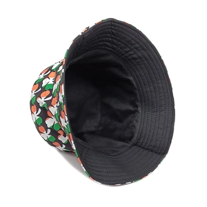 Dettaglio del cappello alla pescatore di San Patrizio con trifogli e fodera interna