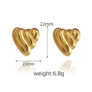 Detailed view of 18k gold heart earrings with ribbed texture and size dimensions