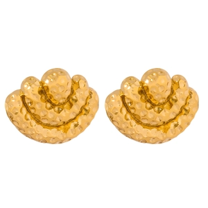 Three-layer hammered gold fan earrings in stainless steel with a vintage geometric style
