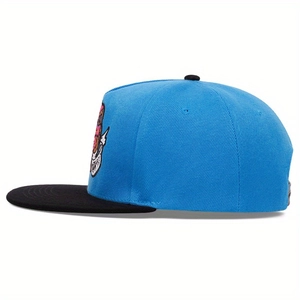 Casquette de baseball bleu roi et noire avec graphique de donut ailé brodé
