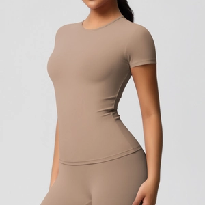 Vue latérale d'un ensemble de yoga marron en tissu brossé double face très extensible