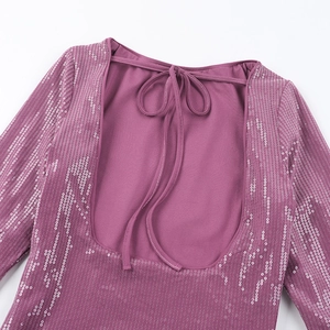 Detail of the backless sequin dress with U-shaped cutout and delicate tie strings