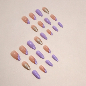 Faux ongles amande dégradés pailletés en violet lavande avec pointes françaises