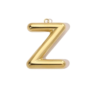 Vue détaillée du pendentif lettre Z en acier inoxydable doré avec poli miroir brillant