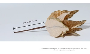 Détail d'une feuille de Noël beige avec paillettes dorées et tige de 15,5 cm