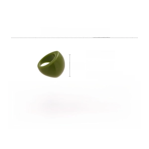Detailed size specifications for a green resin geometric oval ring weighing 6.2 grams