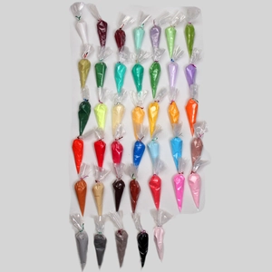 Palette dettagliata con 30 colori vivaci di colla a crema fai-da-te in sacche da pasticceria