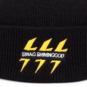 Bonnet en maille noir d'hiver avec broderie jaune et logo Swag Shininggod brodé
